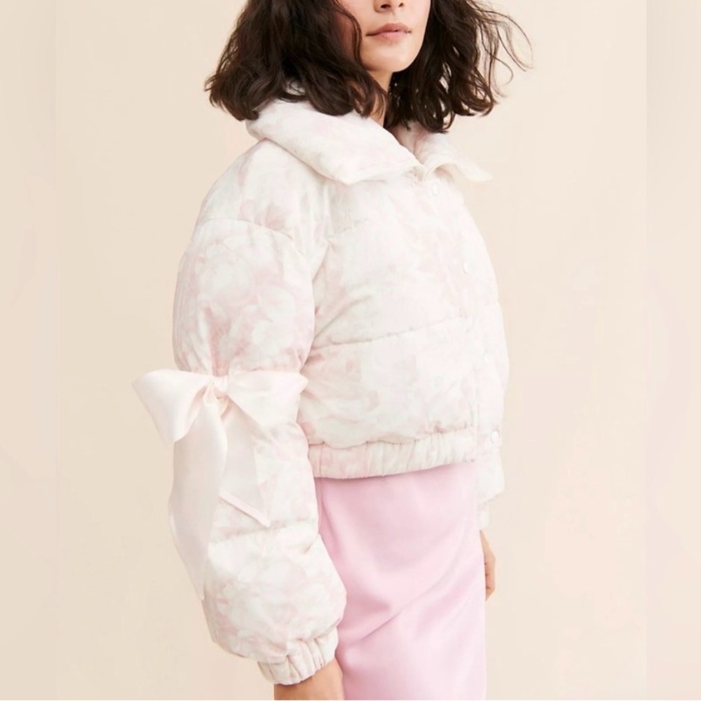 Selkie Marshmallow puffer pink castle MEDIUM EUC